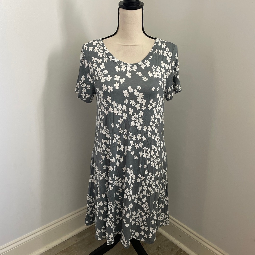 NWT Grey Floral Short Sleeve Dress Womens Medium T-Shirt Swing Bloomcore‎ Retro